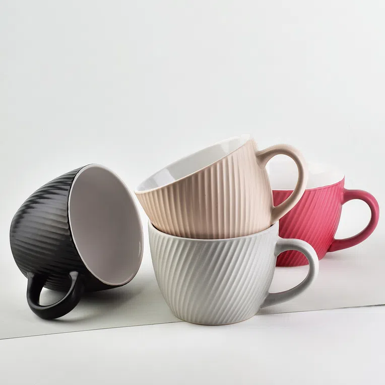 Kubek SALLY LINES BLACK czarny 480 ml