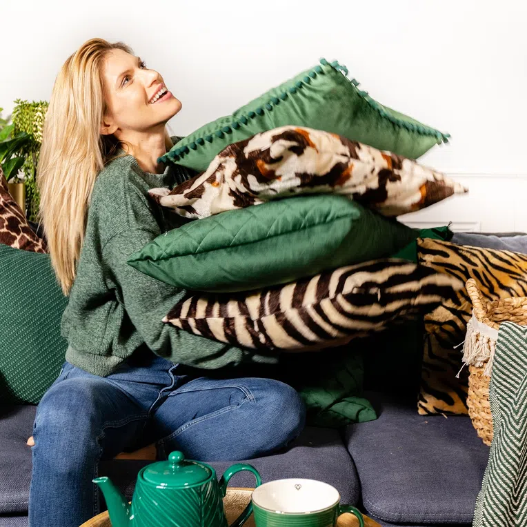 Poszewka SHAIA z wytłoczeniami zielona 45x45 cm