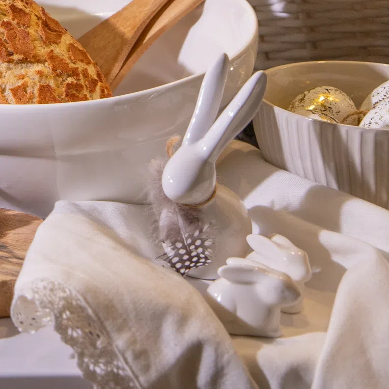 Figurka wielkanocna BIEL królik porcelanowy biały mały 4x5 cm