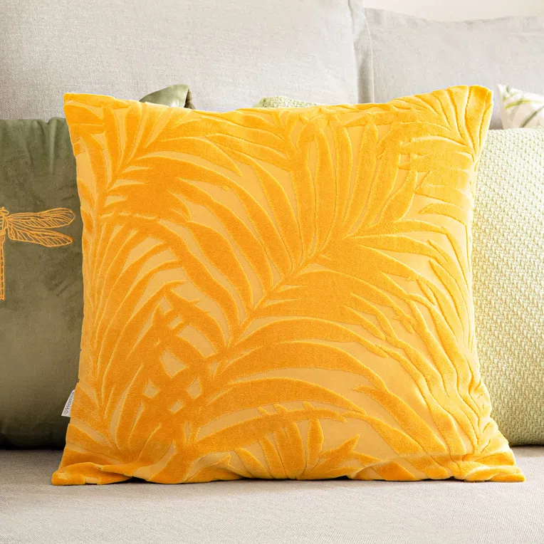 Poszewka MAITE z wytłoczeniami musztardowa 45x45 cm