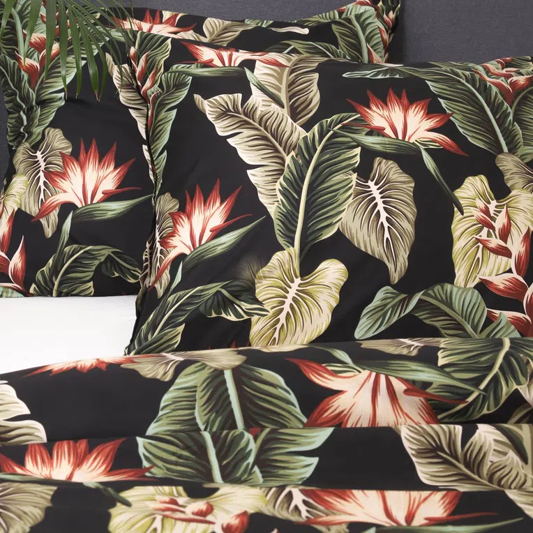 Pościel BELAGA z mikrofibry czarna w liście i kwiaty 200x220 cm