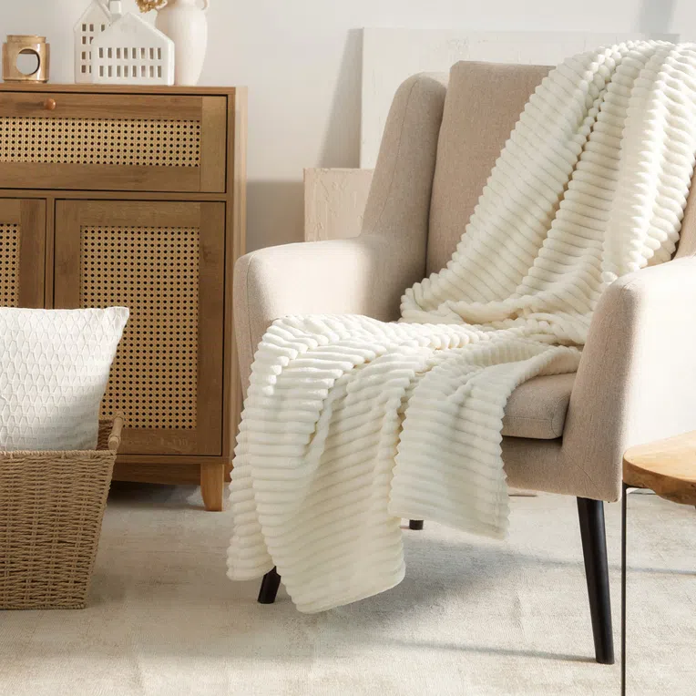 Koc PASK w wytłaczane paski ecru 150x200 cm