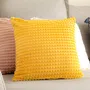 Poszewka GOFER z wytłoczeniami musztardowa 45x45 cm