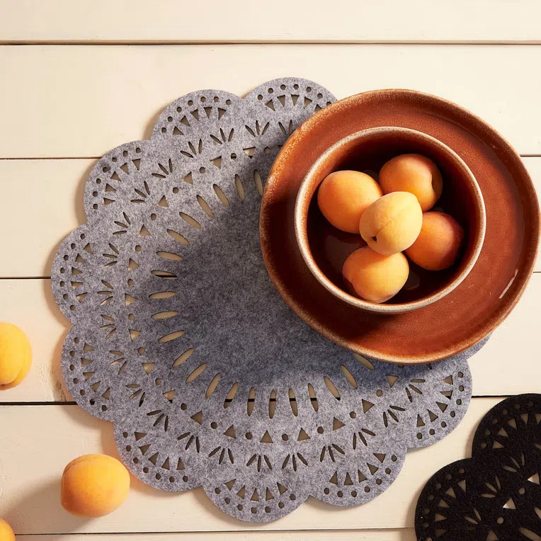 Podkładka do jadalni FOLKJA filcowa szara 33x33 cm