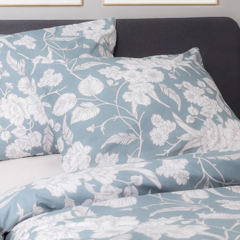 Pościel GRACIA z mikrofibry niebieska w białe kwiaty 160x200 cm