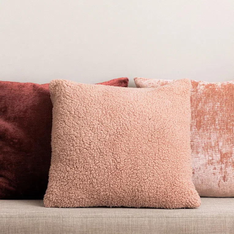 Poszewka FLENA z szerpą brudny róż 45x45 cm