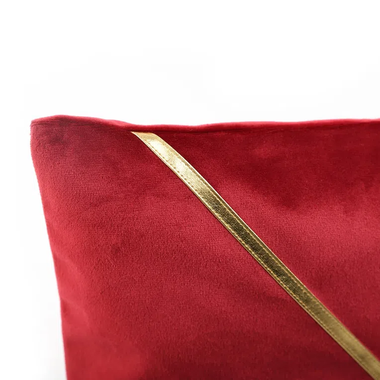 Poszewka GILZA ze złotym paskiem bordowa 45x45 cm