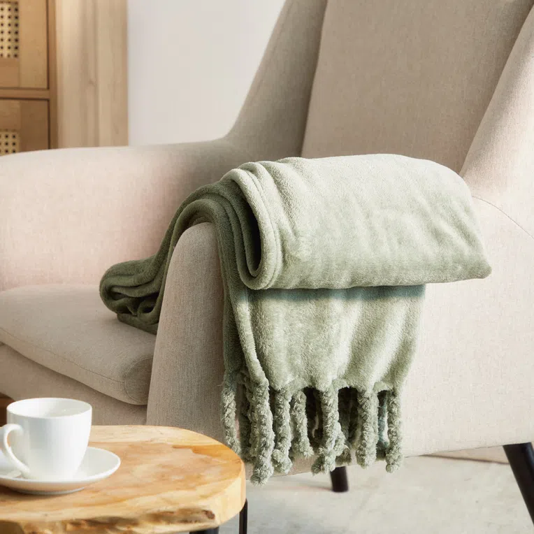 Koc BRAID gładki z frędzlami pistacjowy 130x190 cm