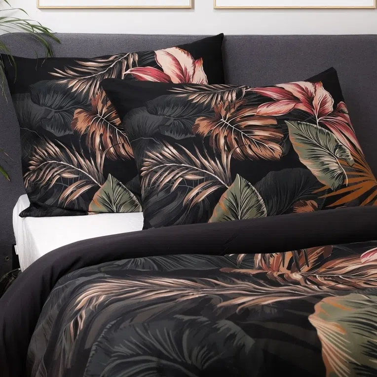 Pościel FONCE z mikrofibry czarna w liście 200x220 cm