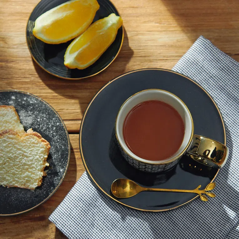 Filiżanka B2NILA biało-czarna ze spodkiem i łyżeczką 0,24 l