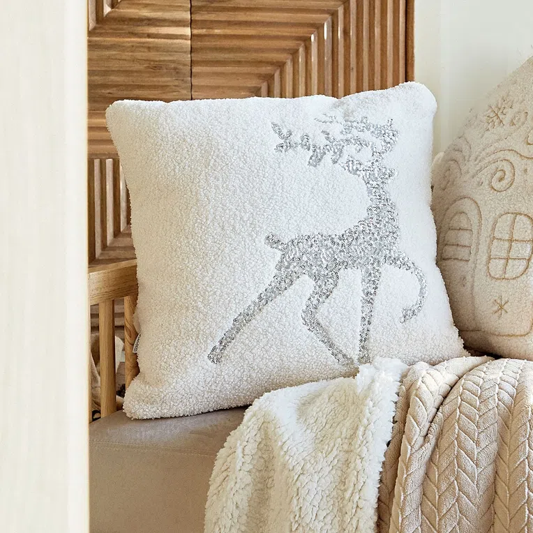 Poszewka NIKO z reniferem w cekiny 45x45 cm