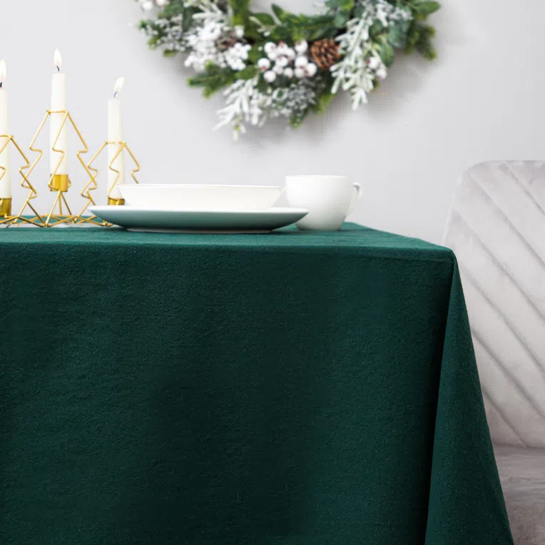 Obrus FEMELO ciemnozielony 150x220 cm