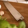 Nóż MOOKA santoku z drewnianą rączką 31 cm