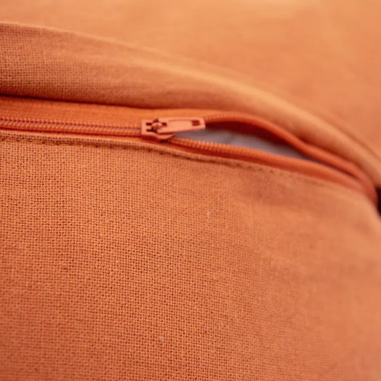 Poszewka DREL z frędzlami brązowa 45x45 cm