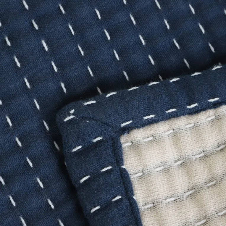 Narzuta SELINA muślinowa z przeszyciami beżowo-niebieska 180x220 cm