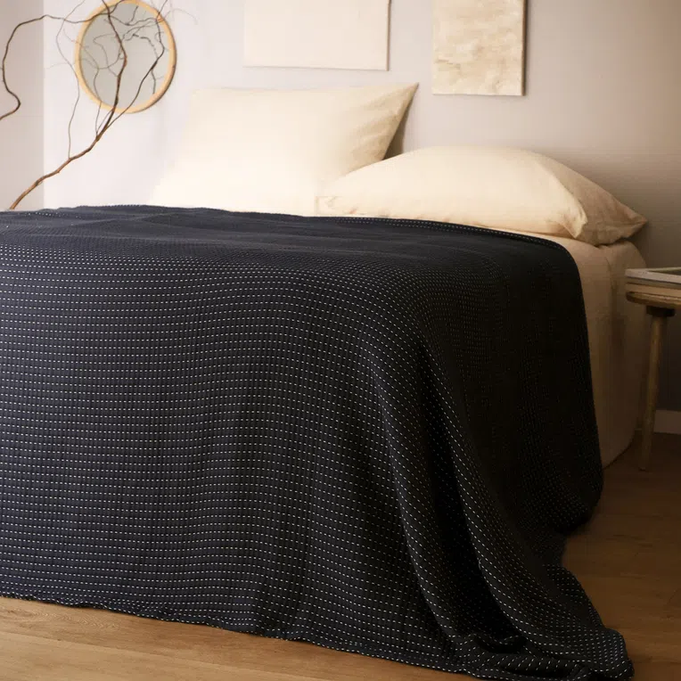 Narzuta SELINA muślinowa z przeszyciami beżowo-niebieska 180x220 cm