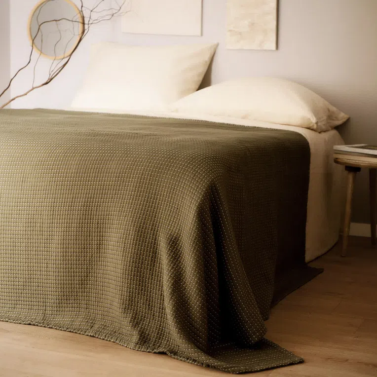 Narzuta SELINA muślinowa z przeszyciami zielono-beżowa 180x220 cm