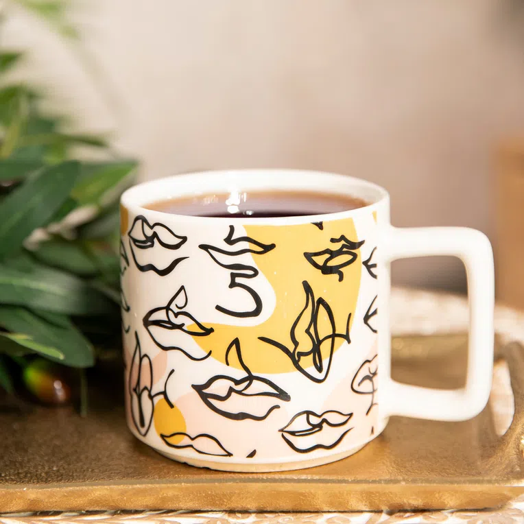 Kubek SARINA beżowe usta 0,4 l