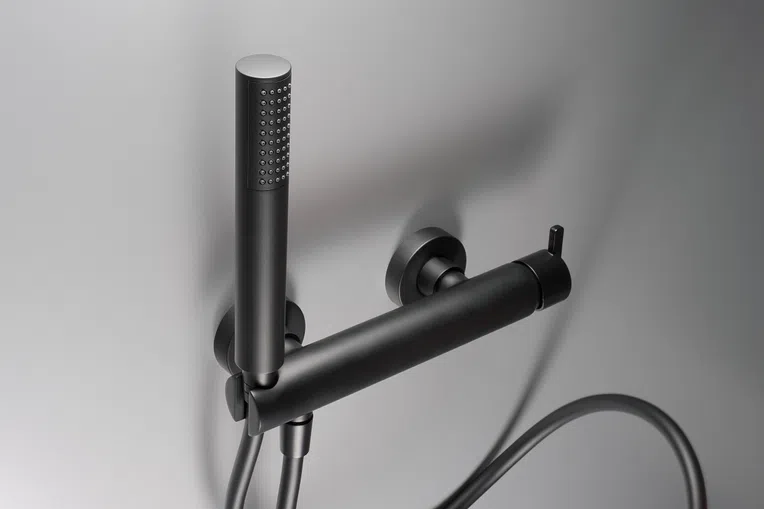 Bateria prysznicowa natynkowa Deante Silia nero BQS_N41M