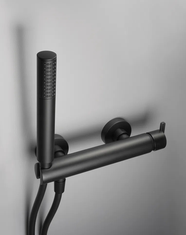 Bateria prysznicowa natynkowa Deante Silia nero BQS_N41M