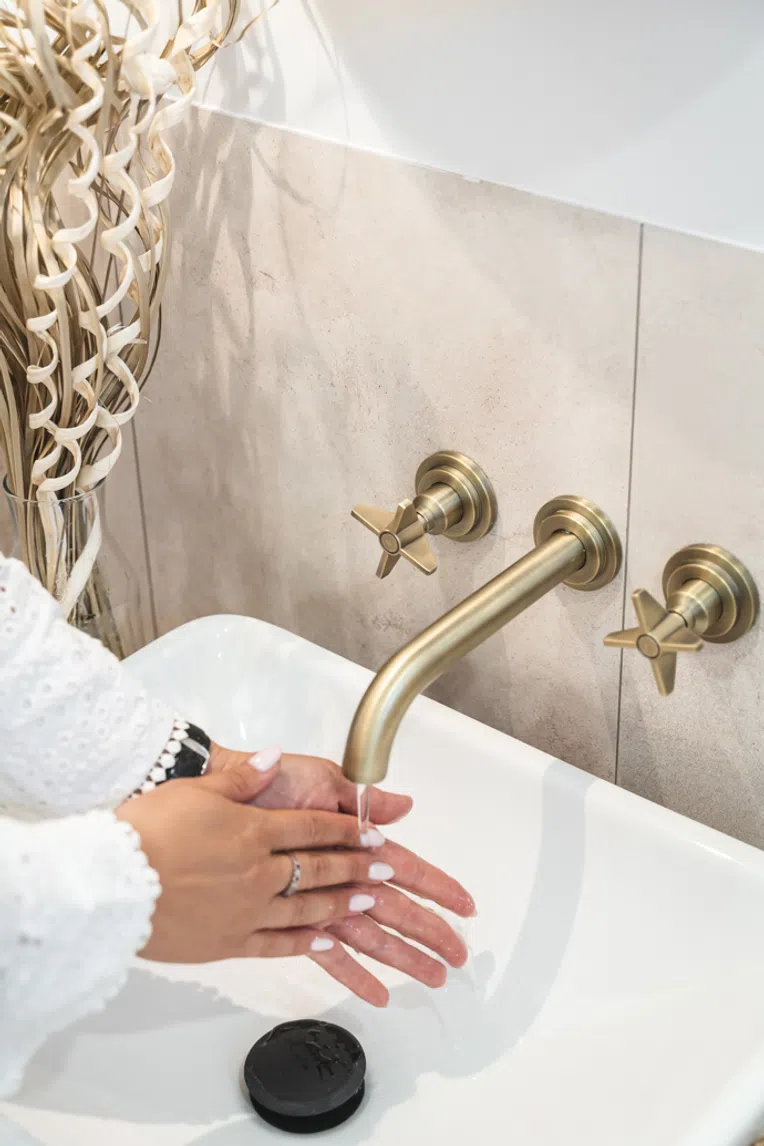 Bateria umywalkowa podtynkowa Deante Temisto mosiądz szczotkowany BQT_M54D