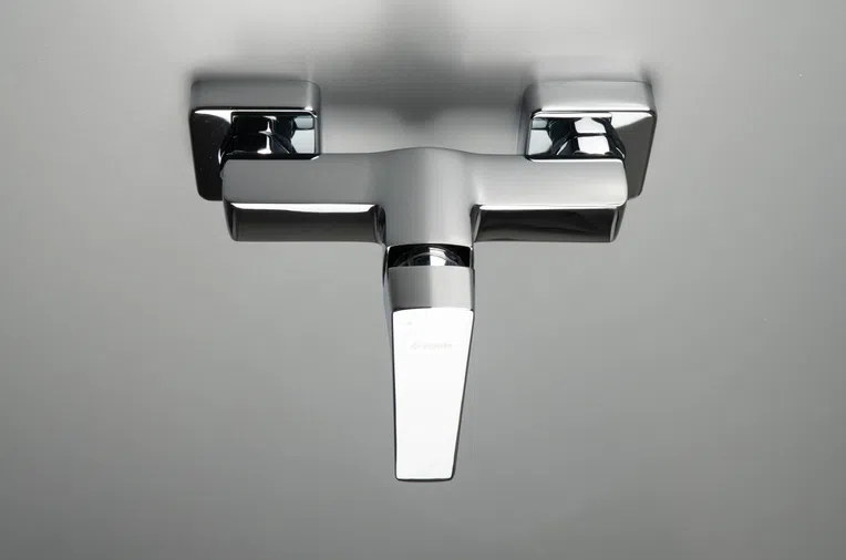 Bateria prysznicowa natynkowa Deante Blur chrom połysk BQL_040M