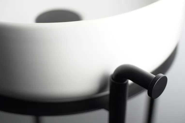 Konsola łazienkowa Deante Silia 36x84x36 cm nero CKS_N36A