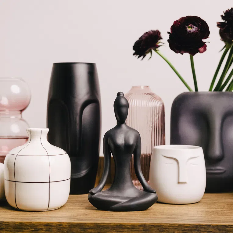 Wazon FACE w kształcie twarzy czarny 17x17x20 cm