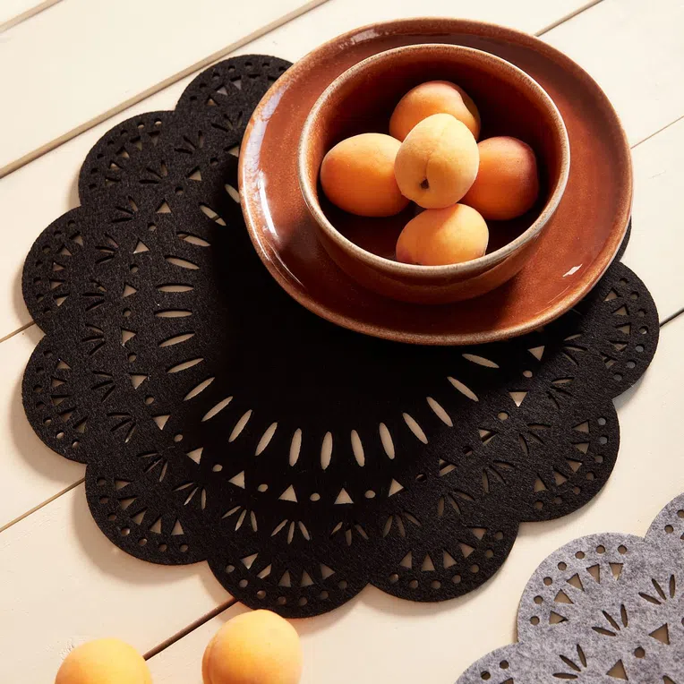 Podkładka do jadalni FOLKJA filcowa czarna 33x33 cm