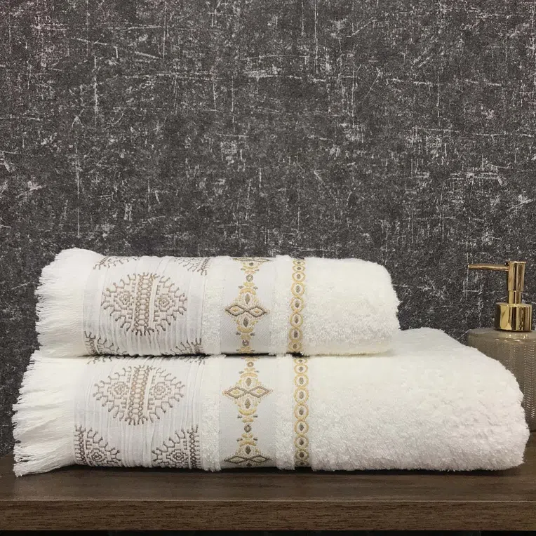 Ręcznik SOLTA z frędzlami 70x130 cm