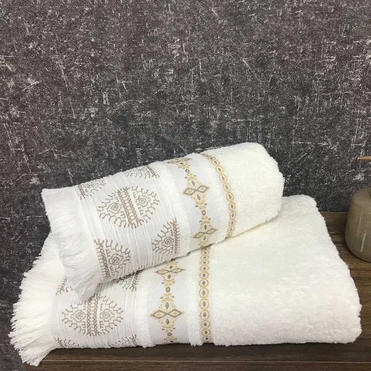 Ręcznik SOLTA z frędzlami 70x130 cm