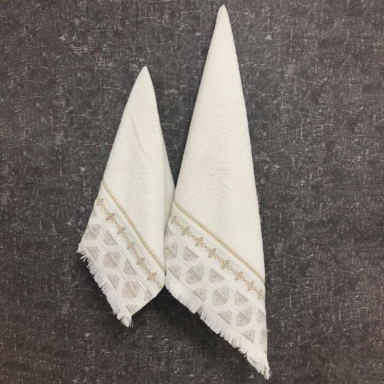 Ręcznik SOLTA z frędzlami 70x130 cm