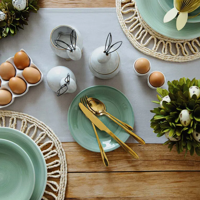 Figurka wielkanocna KOBES ceramiczna zając z metalowymi uszami 18x10 cm