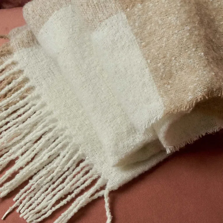 Koc ALLORA z przędzy boucle ecru 130x170 cm