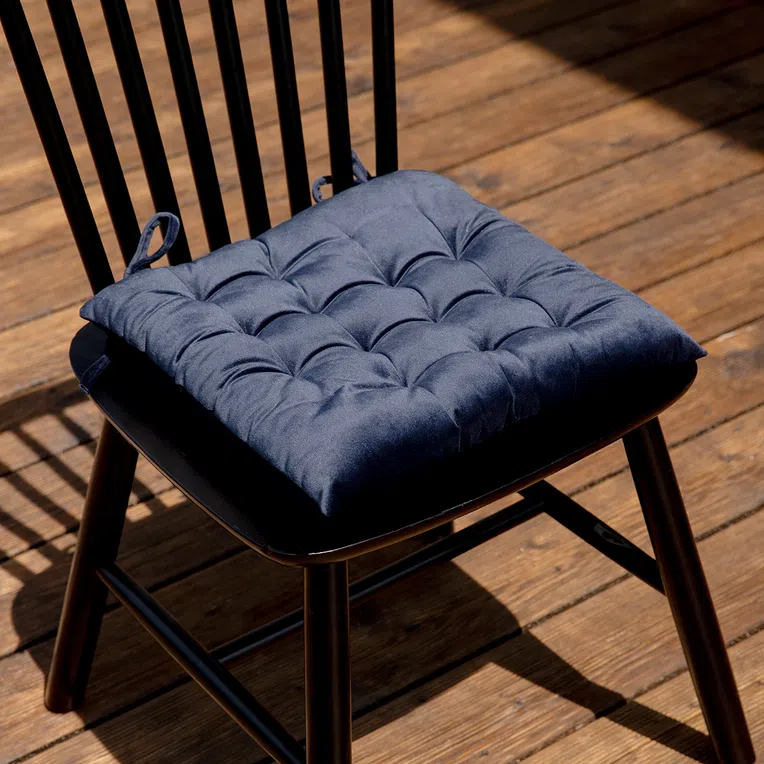 Poduszka na krzesło z wiązaniem ROOSVELT granatowa 38x38 cm