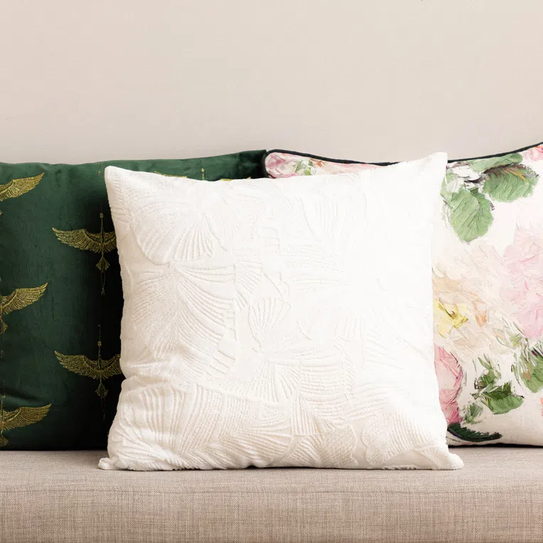 Poszewka SULA z haftem w liście ecru 45x45 cm