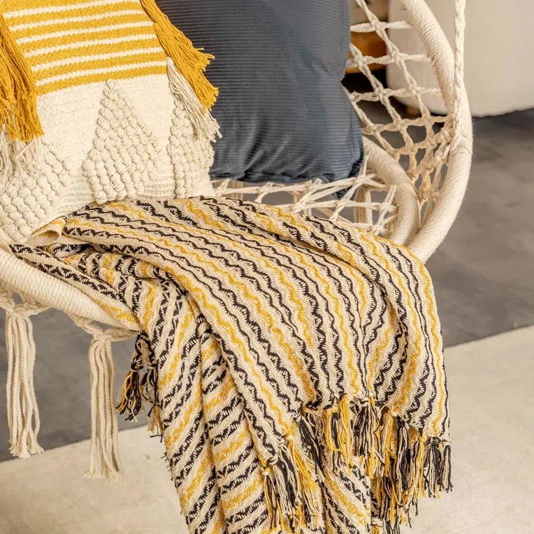 Pled MUNNAR w paski beżowy 130x170 cm