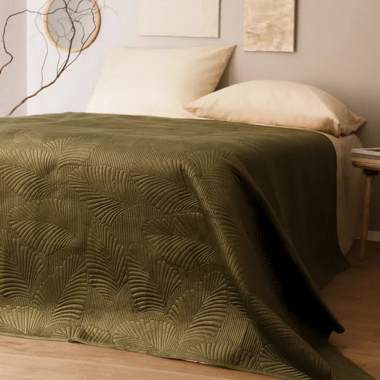 Narzuta GAVLE z wytłoczeniami w liście oliwkowa 200x220 cm
