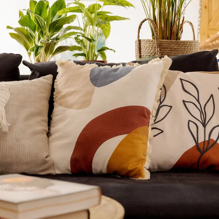 Poszewka LABI kolorowa z lamówką z frędzlami 45x45 cm