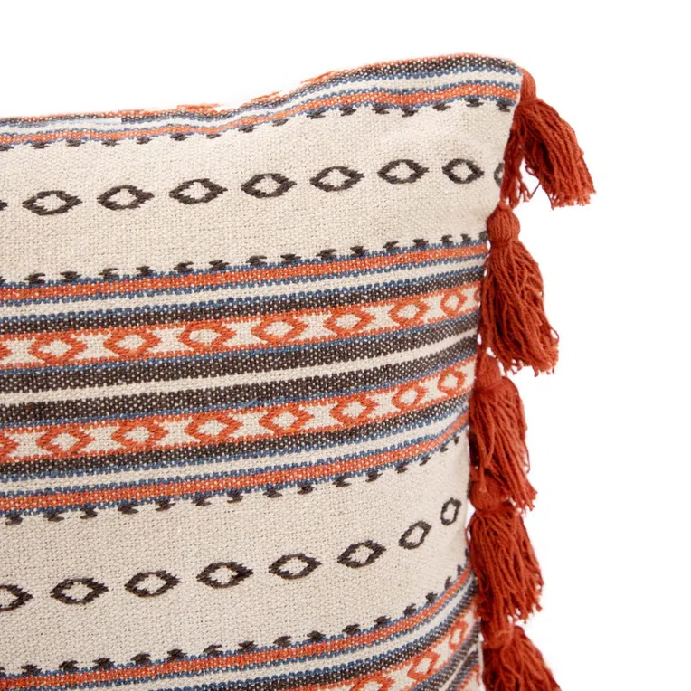 Poszewka CALVERA w etniczne wzory z frędzlami 45x45 cm
