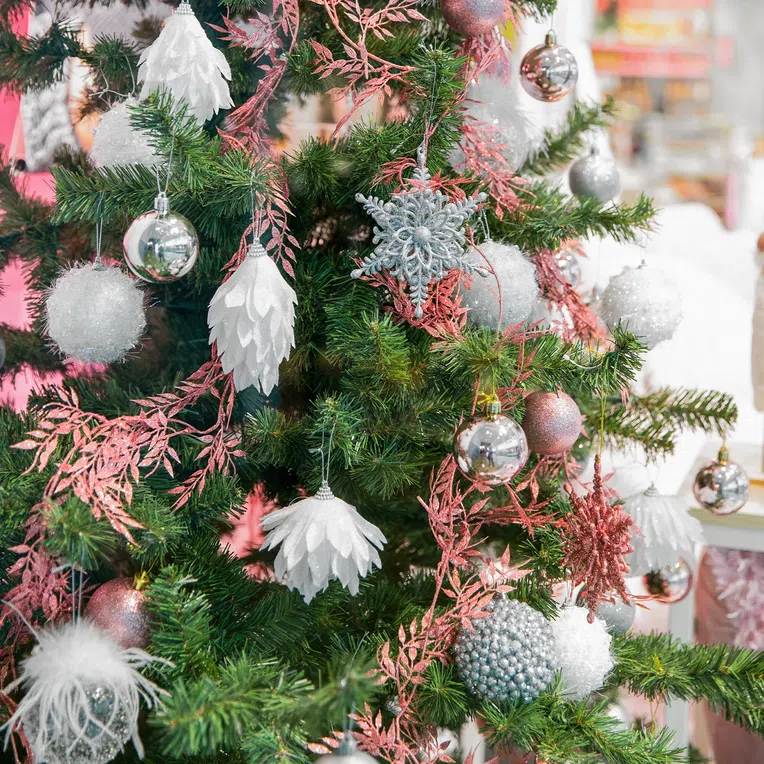 Bombki FEATHER podłużne białe 2 szt.