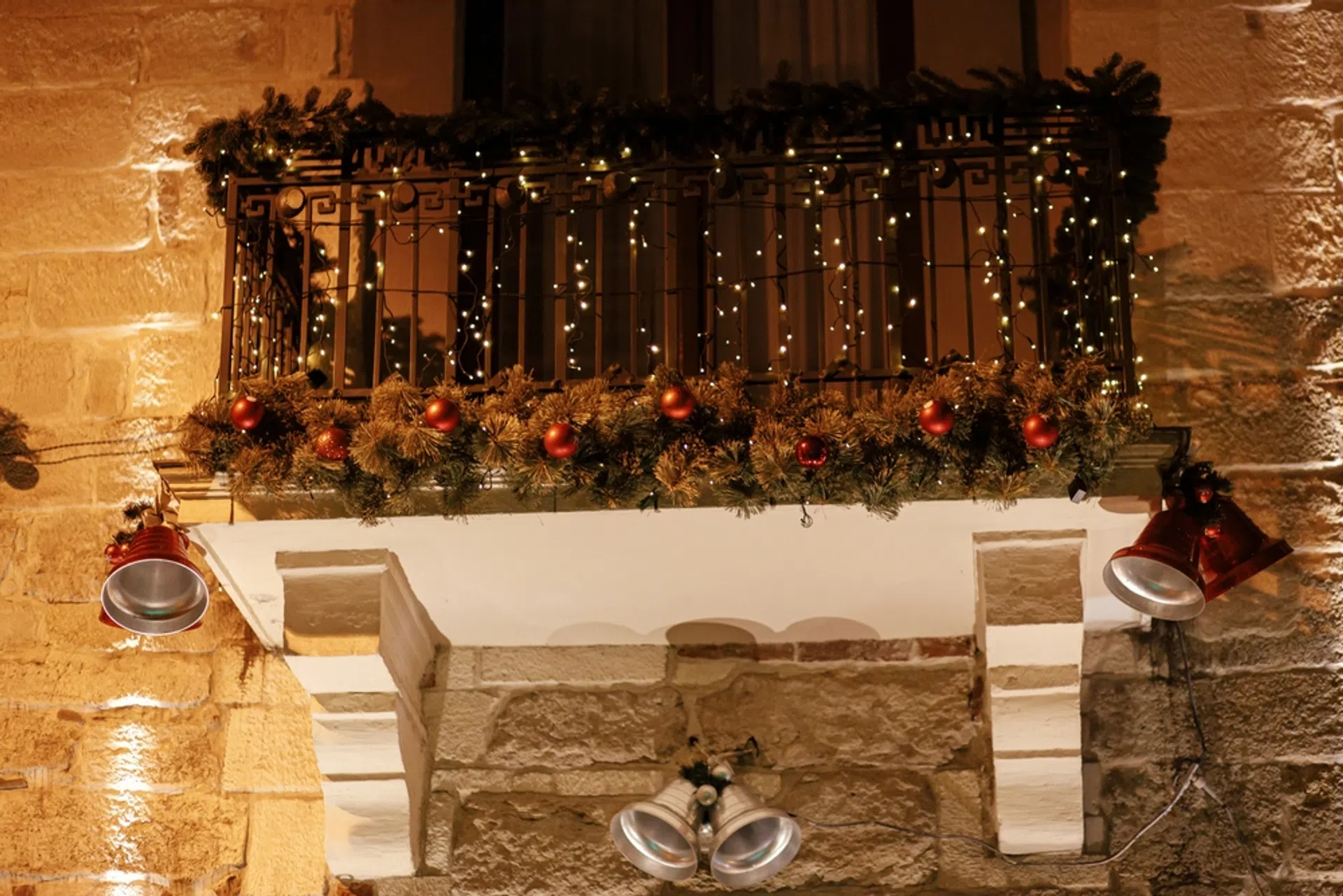 jak udekorować balkon na Boże Narodzenie