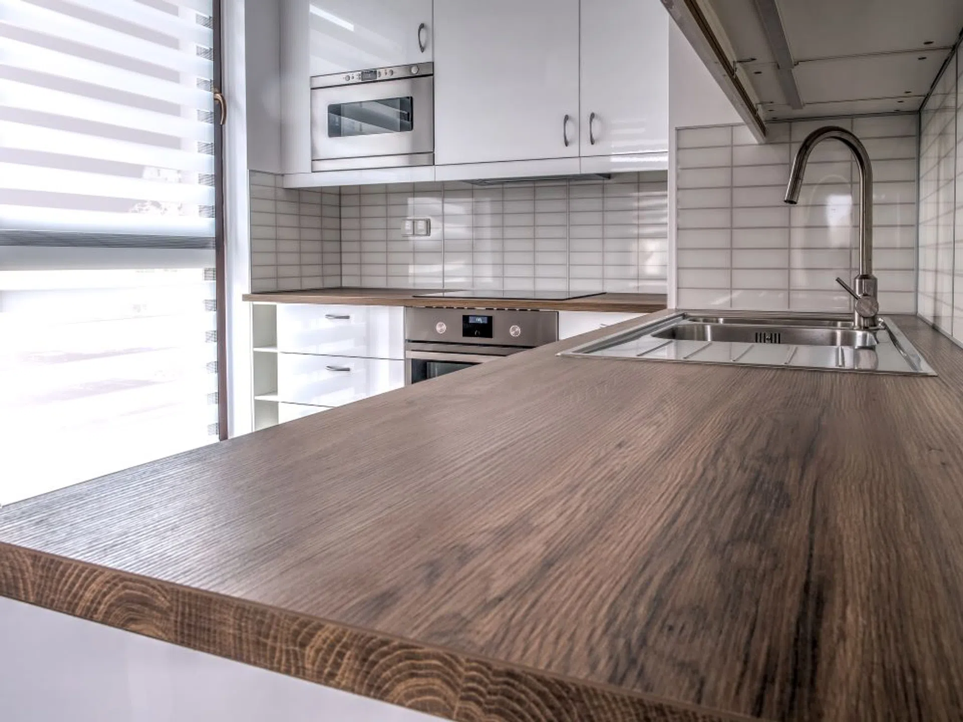 ile powinien wystawać blat kuchenny