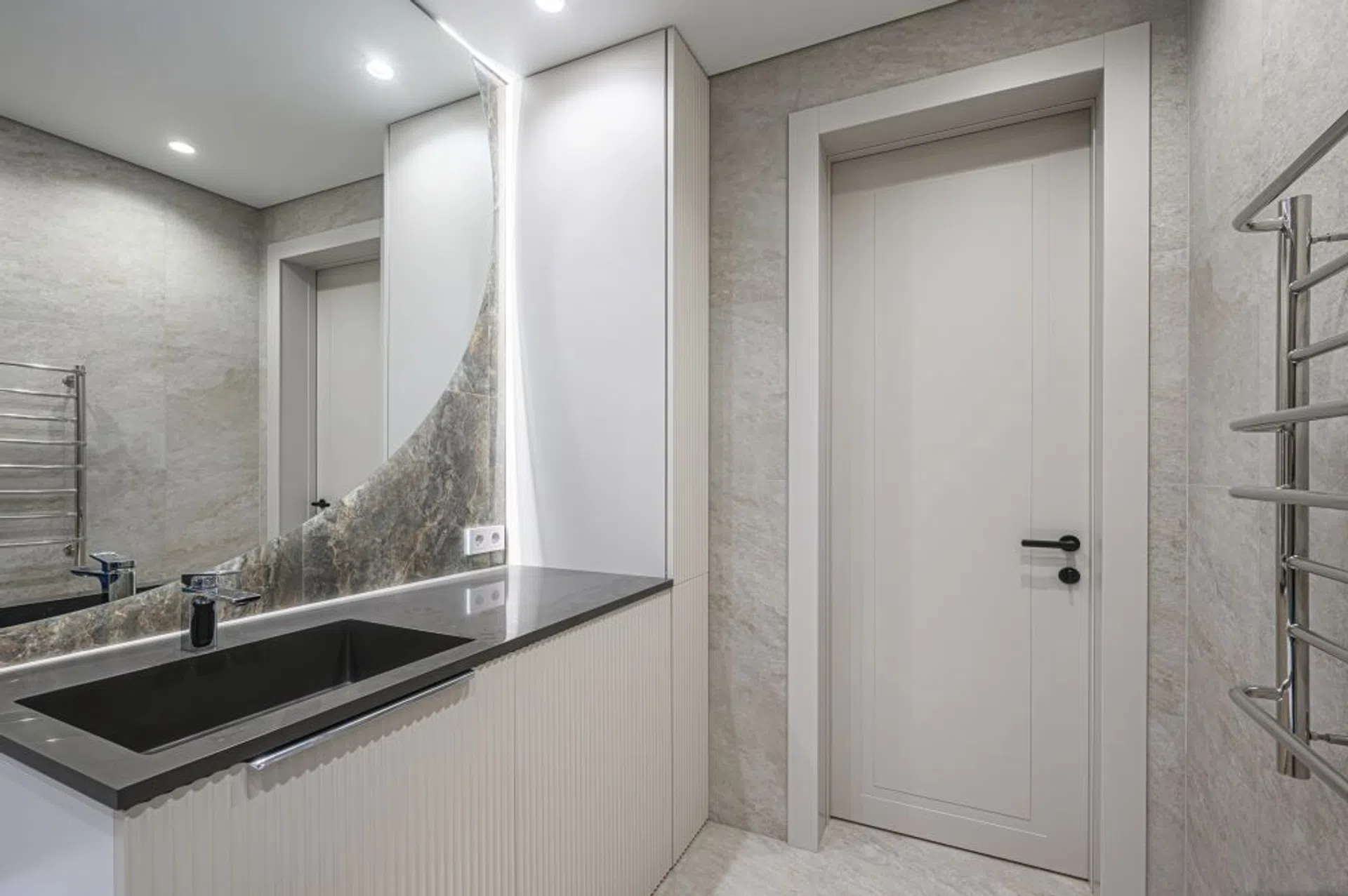 jakie drzwi do łazienki