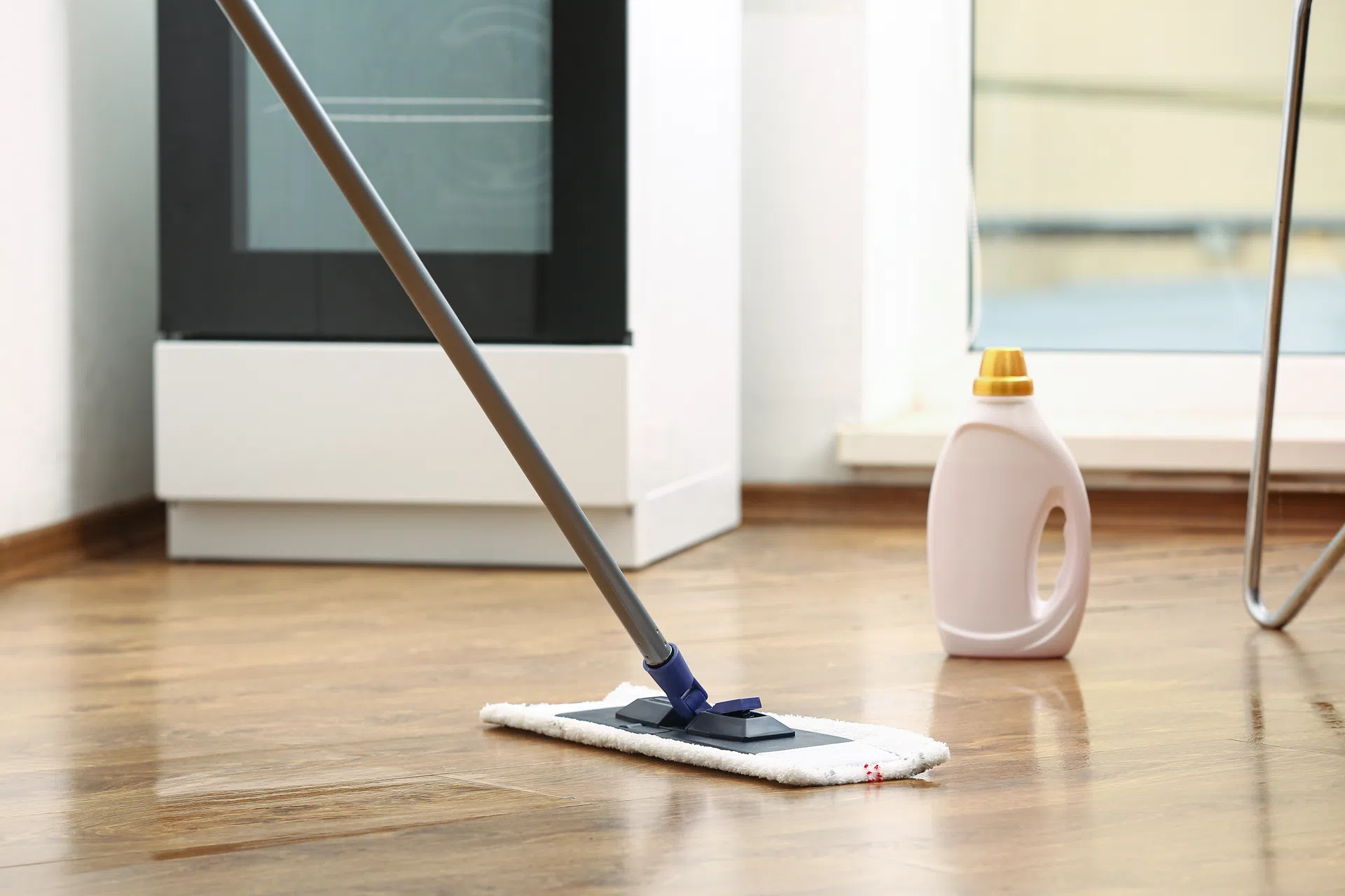 czym myć panele podłogowe