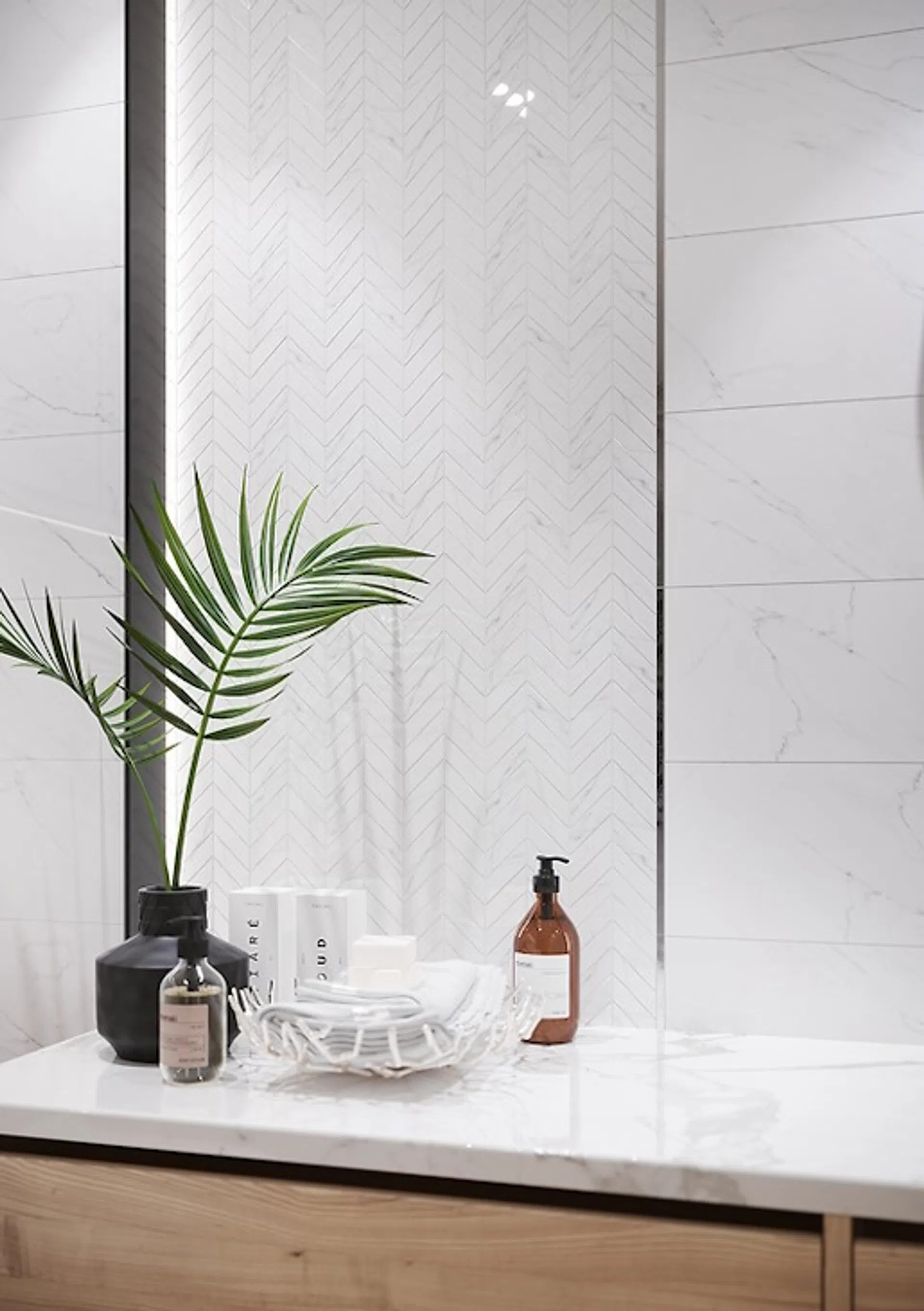 Biała łazienka z imitacją drewna