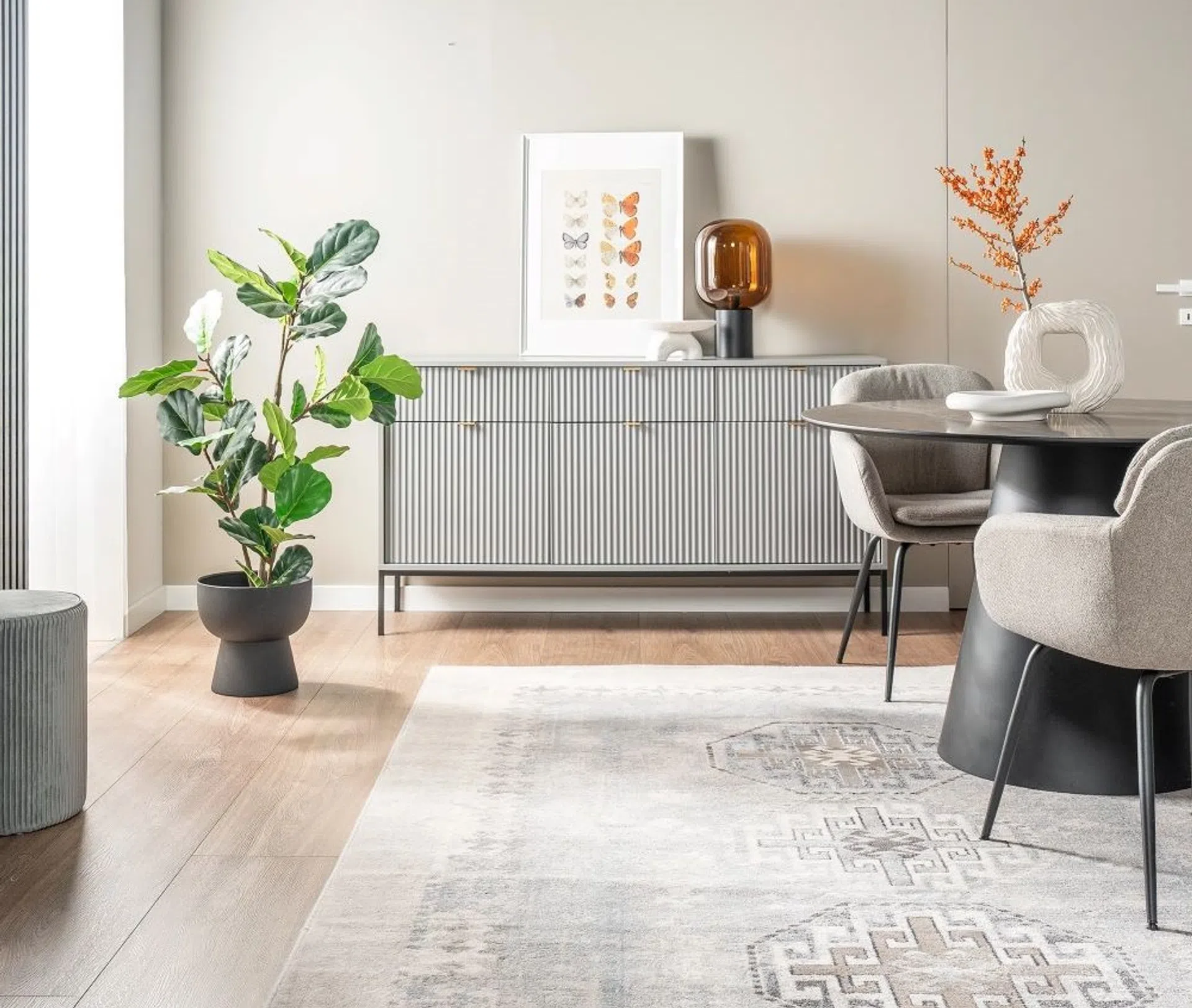 jaki dywan do kremowych ścian