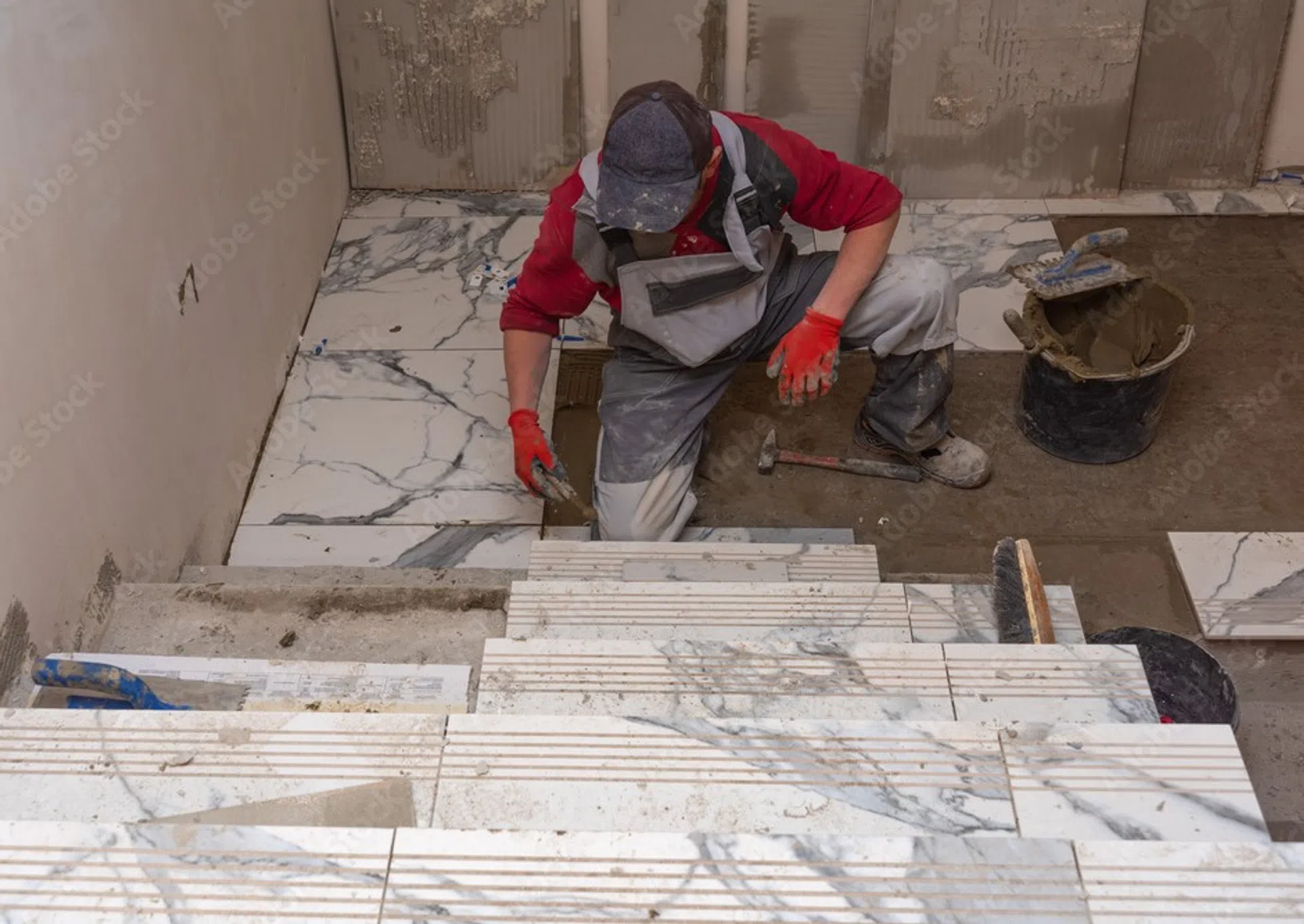 układanie płytek na schodach