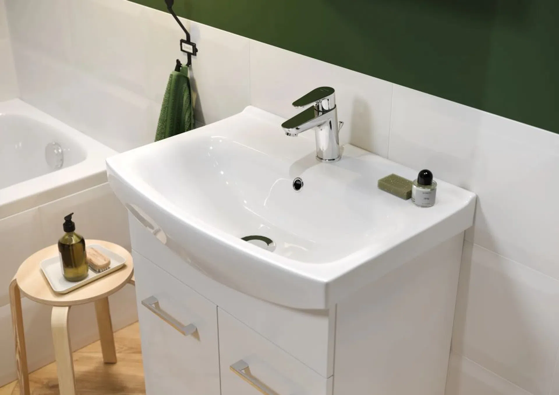 montaż baterii umywalkowej