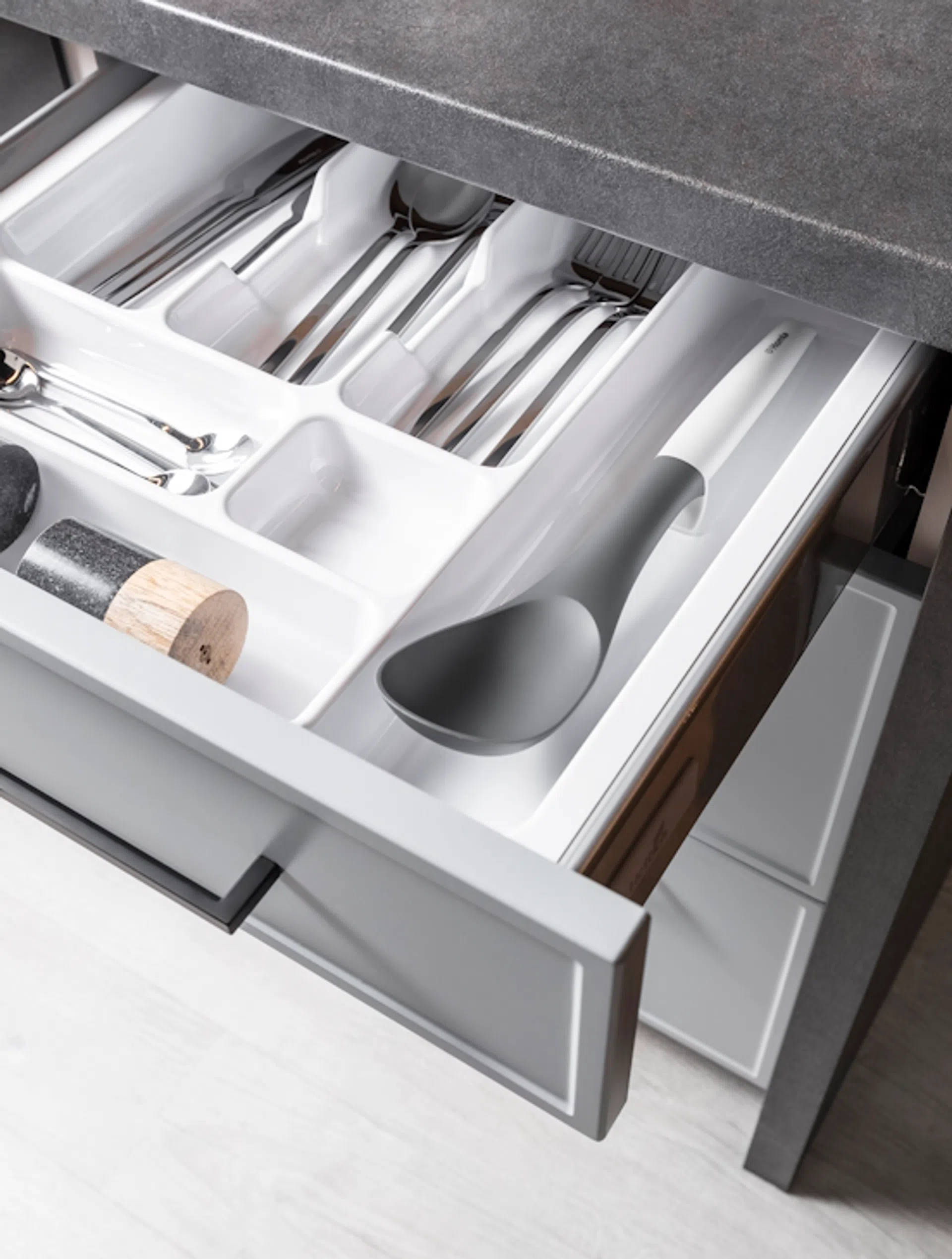 Kuchnia z dużym oknem